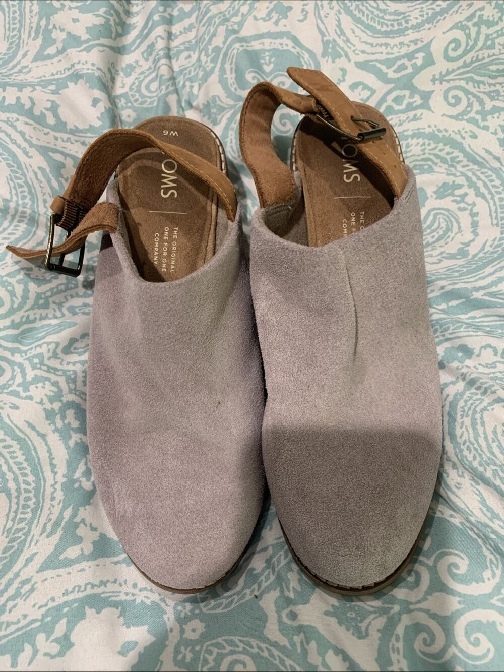 Toms Women's Size 6 Closed Toe Shoes Gray With Straps On The Back